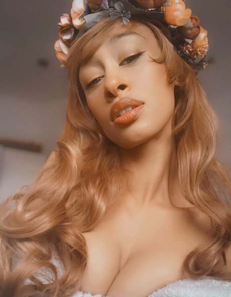 vixi vee free model nude image