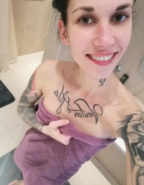 SkinnyBitch model sexy picture