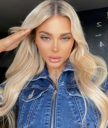 Angelika Kramer hot star image