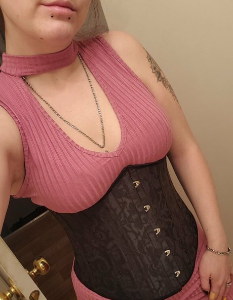 dreadfuldesire sex model pics