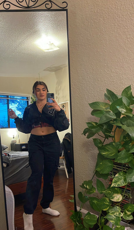 karinugh perfect model picture