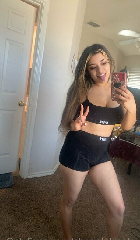 shegetsfreaky model adult picture