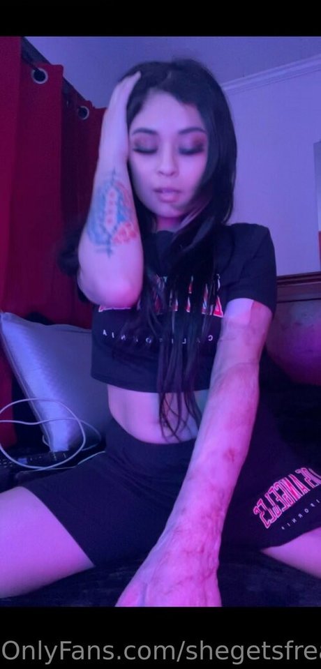 shegetsfreaky model sex photos