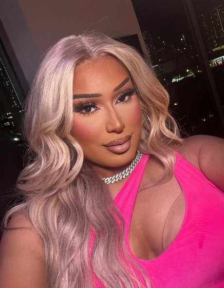 Alexistheedoll nudes model images