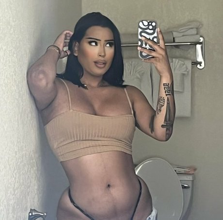 Alexistheedoll beautiful model picture