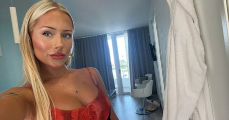 annamorae136 free model archive