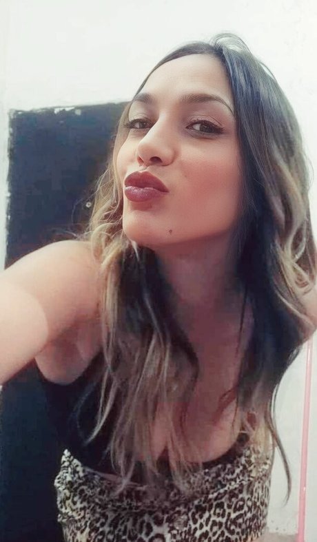 Melani Poisa model sex images