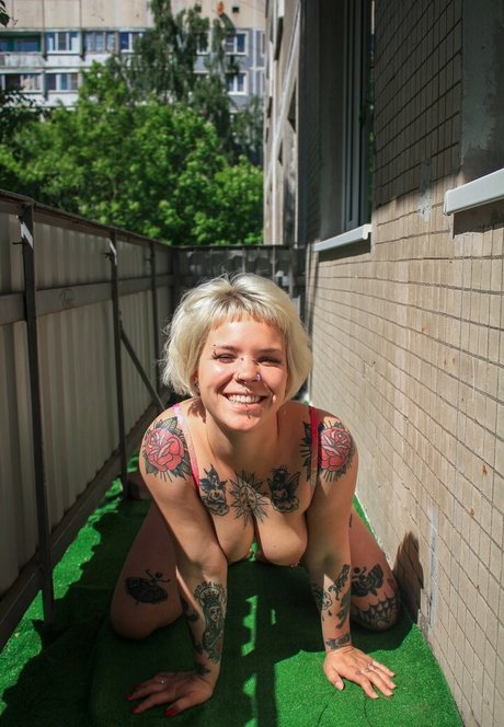 pollyyvla nude star images