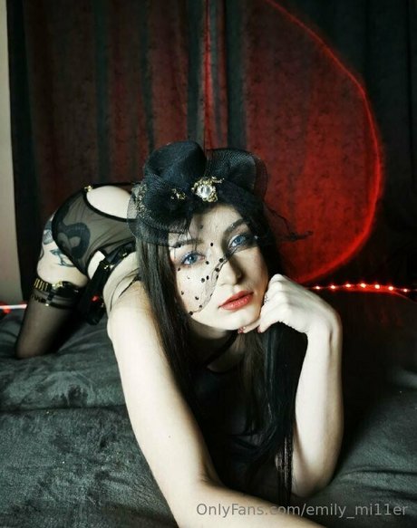 emily mi11er sex model pic