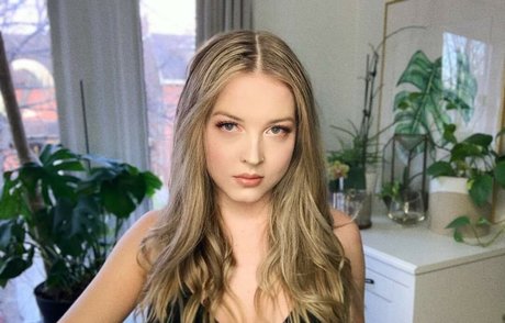 Maya V Henry erotic actress image