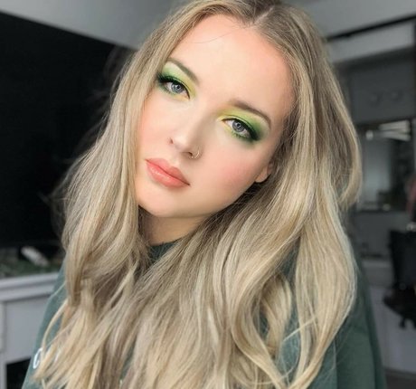 Maya V Henry pretty actress gallery