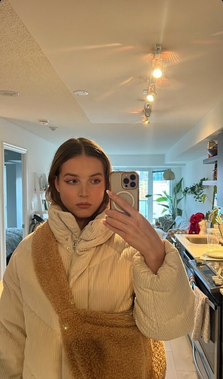 Maya V Henry star naked image