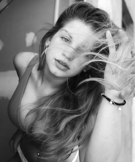 Abbylamaison pretty model images