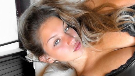 Abbylamaison nude model pic