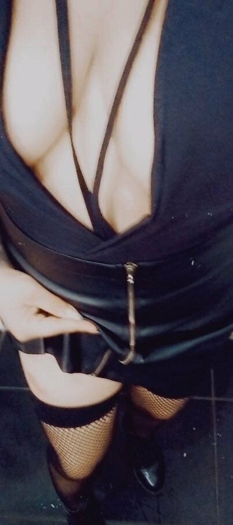 liliveil666 nice model pic