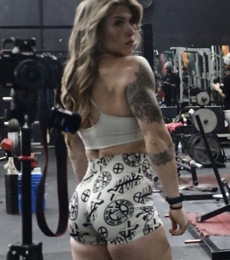 Betsy Parmley model top galleries