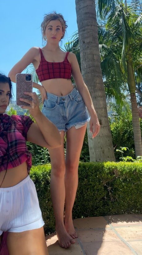 Ellory Smith model perfect image