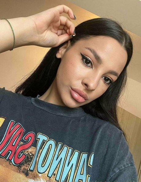 roseysweets star nude photo