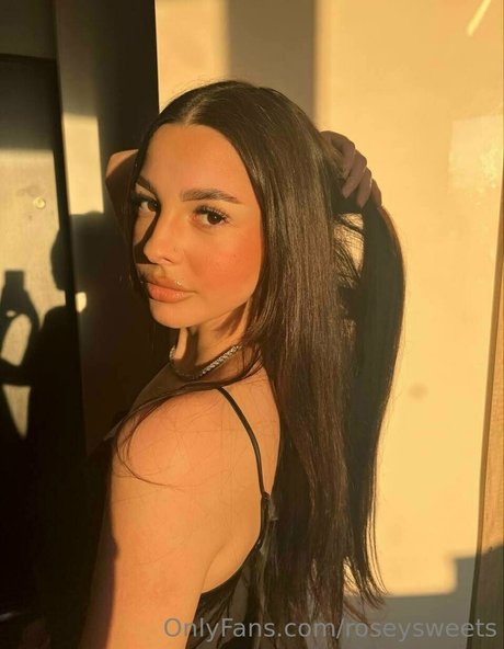 roseysweets pretty pornstar image