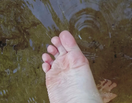 aprilxredfree model top pics