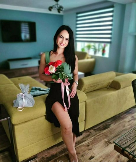 avaglover pretty pornstar img