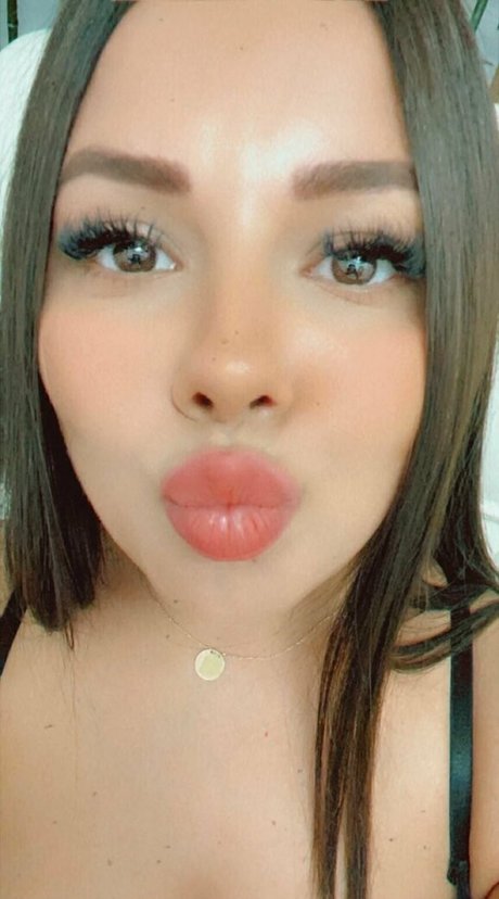 ariamoreu xxx model images