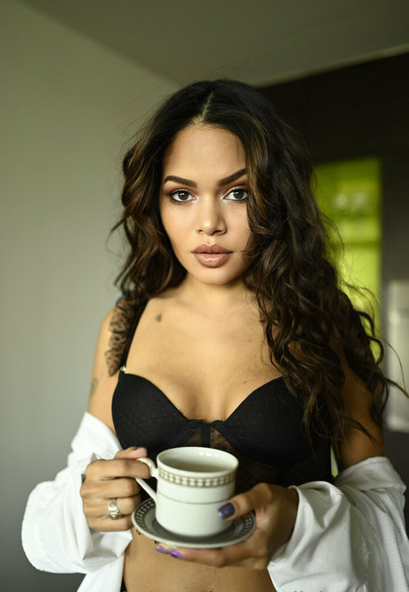 olivia jones2 star nude image