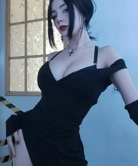 Cooper is dead sexy actress img