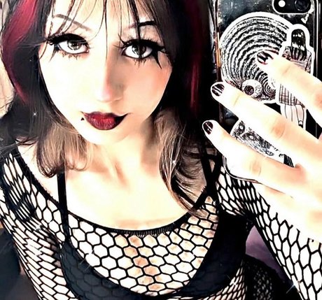 Zirakillz star naked archive