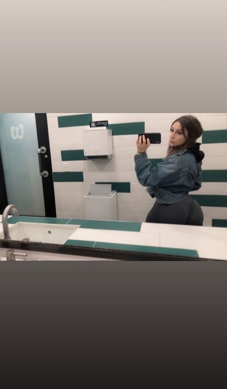 Chloe Flores star free archive