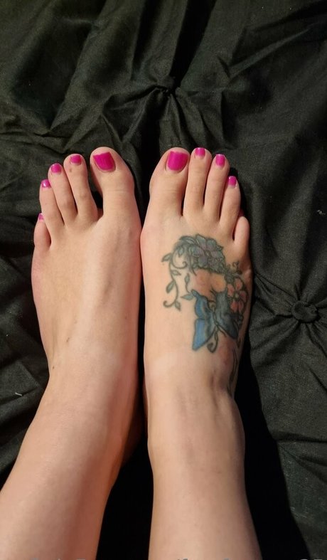 footfantasy35 model adult photo