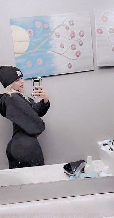 Gray Hawkes star nude photos