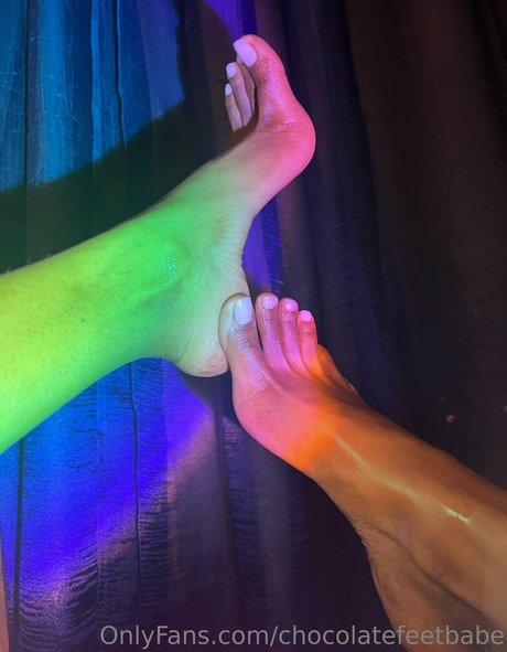 chocolatefeetbabe model free photo
