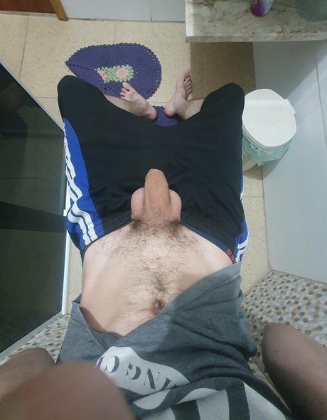 rnt23cm star nude pic