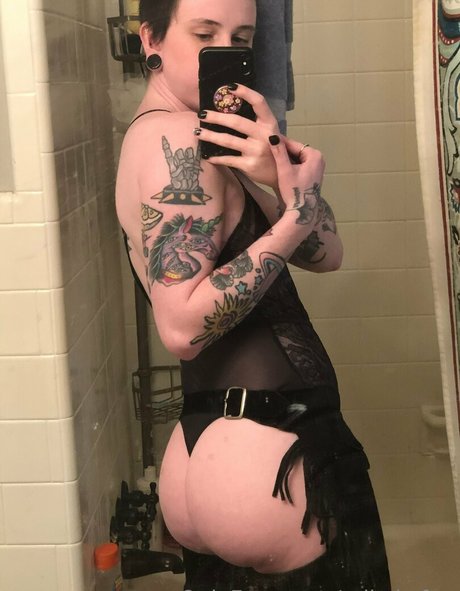 faguettemikah star naked galleries