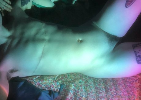 faguettemikah model top picture