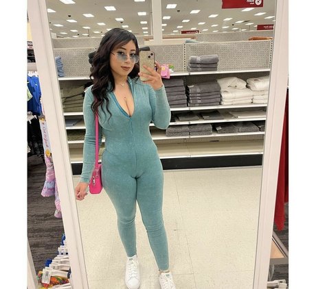 Alemuriiyo model hot img