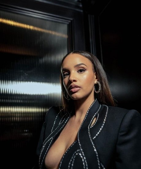 Ashley Nicole Williams model nude photo