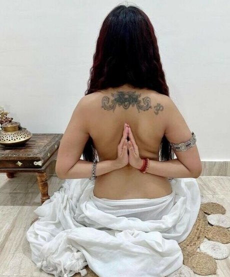 Nidhi Chaudhary sexy pornstar gallery