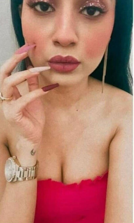 Nidhi Chaudhary star beautiful pictures