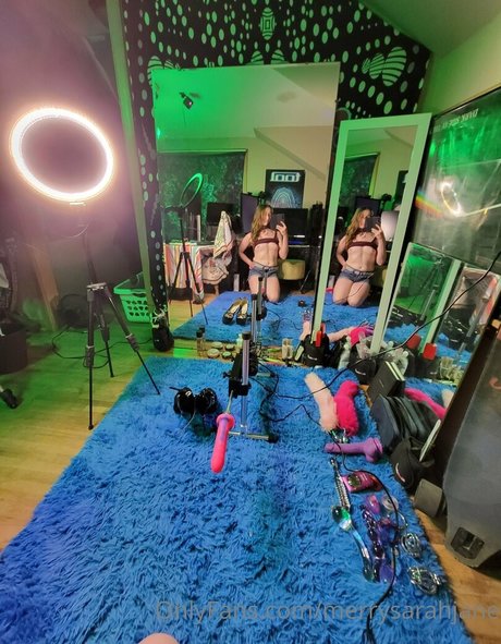 merrysarahjane hot model picture