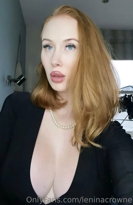 leninacrowne model sexy picture