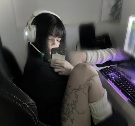 Lara Linx high quality pornstar pic