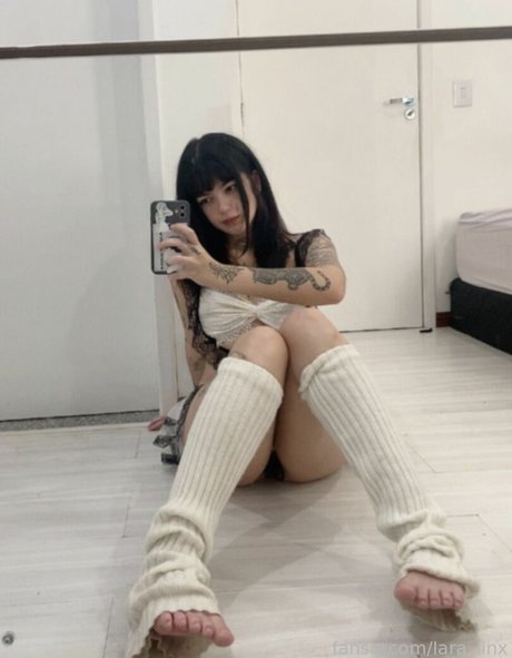 Lara Linx star art image