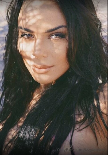 Izzy La Reina star naked image