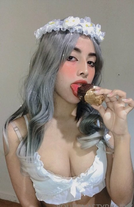 leali love naked actress pic