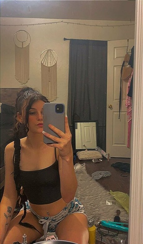 lotti 1400 nude actress picture