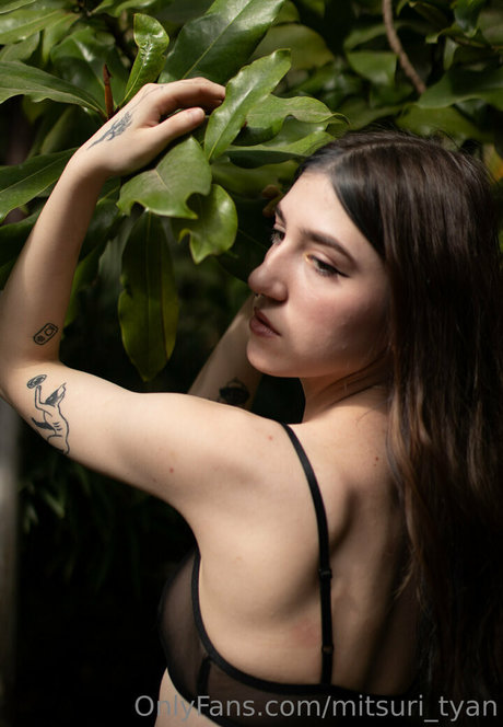 baby and dollyy beautiful actress photo