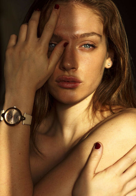 Romi Pavoncello model nude pictures