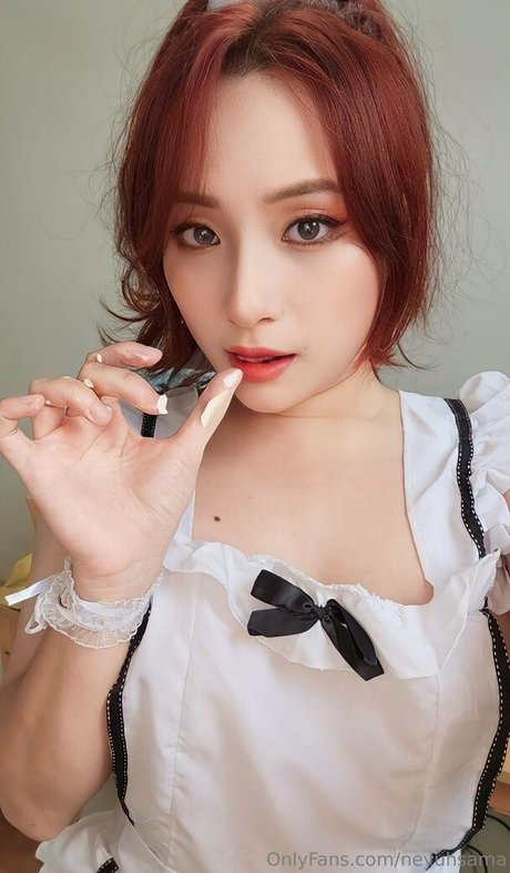 Neyu H Cosplay naked model images